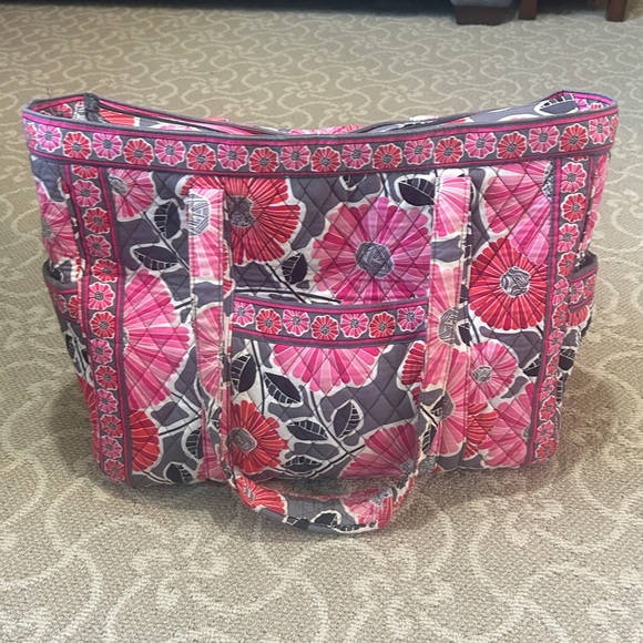 Vera Bradley Handbags - Vera Bradley large overnight travel bag 20x17x8